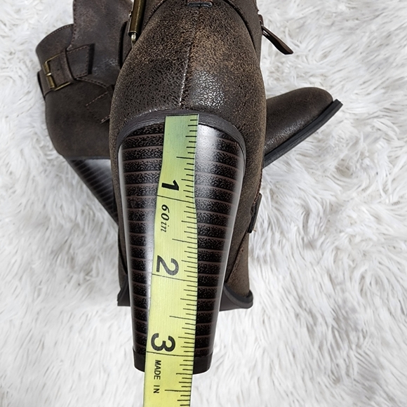 NWOB Forever Brown Heeled Ankle Booties Size 6 - Picture 9 of 12